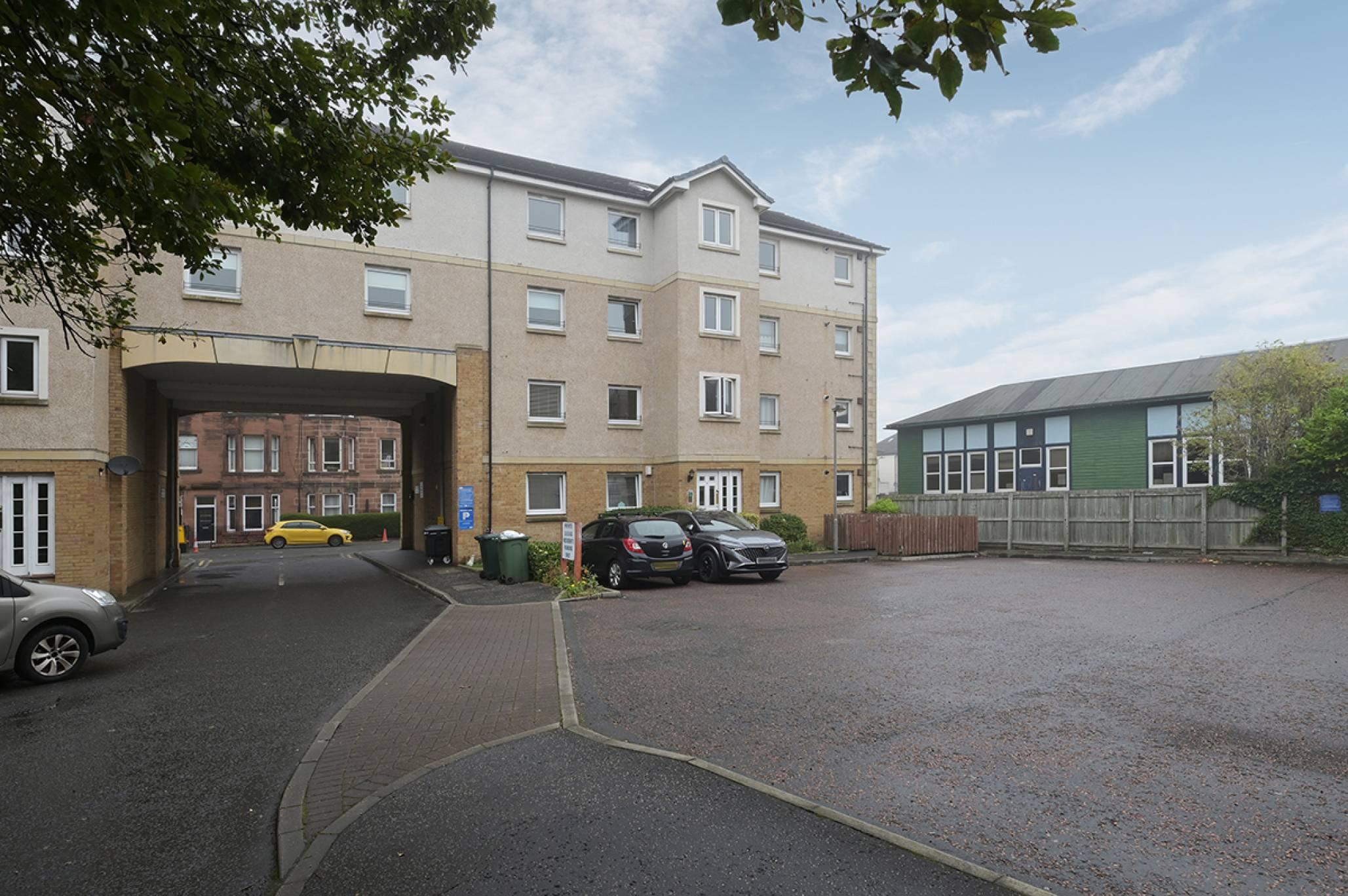 5/4 Hermitage Park Lea, Leith, Edinburgh, EH6 8DY