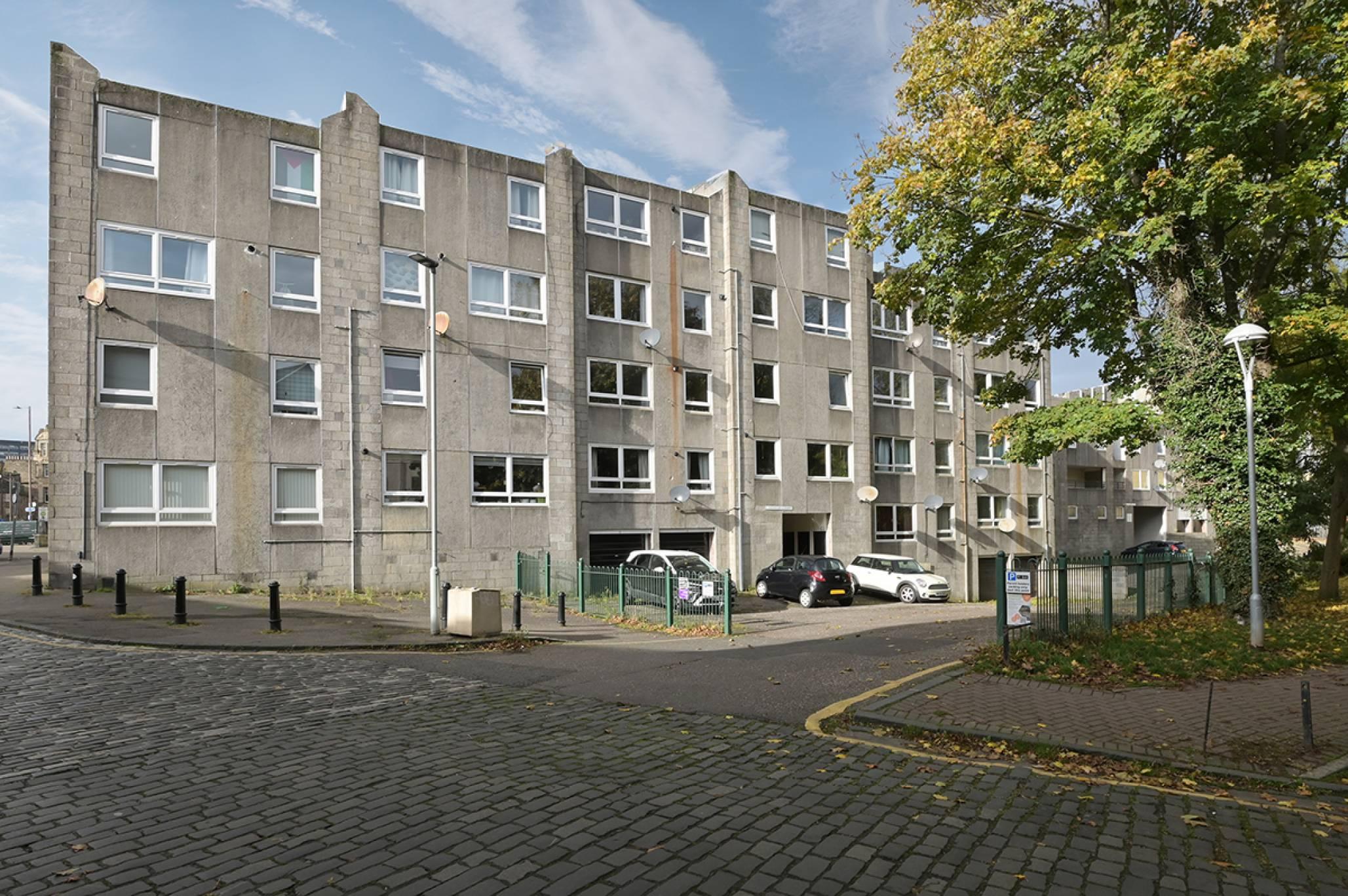 53 Carnegie Court, Edinburgh, EH8 9SN