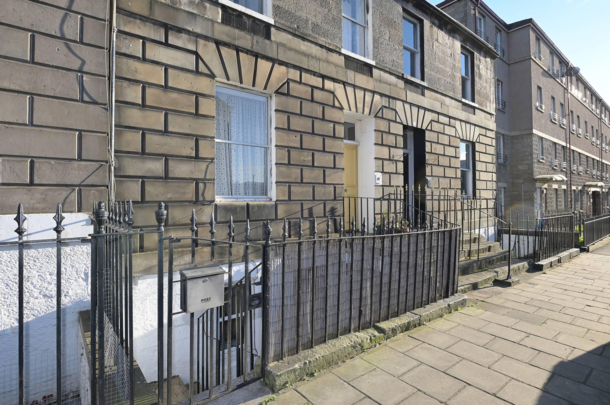 5A South Fort Street, Trinity, Edinburgh, EH6 4DL