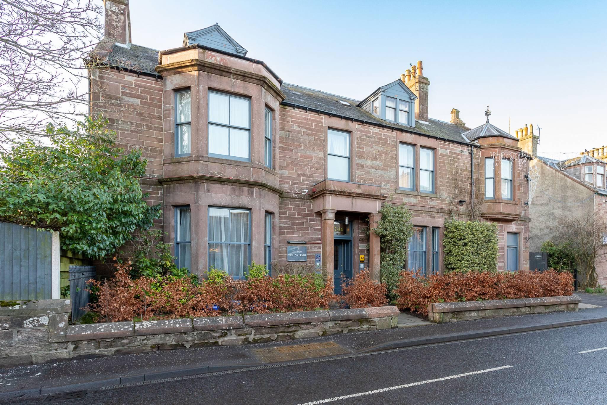 Tigh Na Leigh Guest House, 22/24 Airlie Street, Alyth, PH11 8AJ