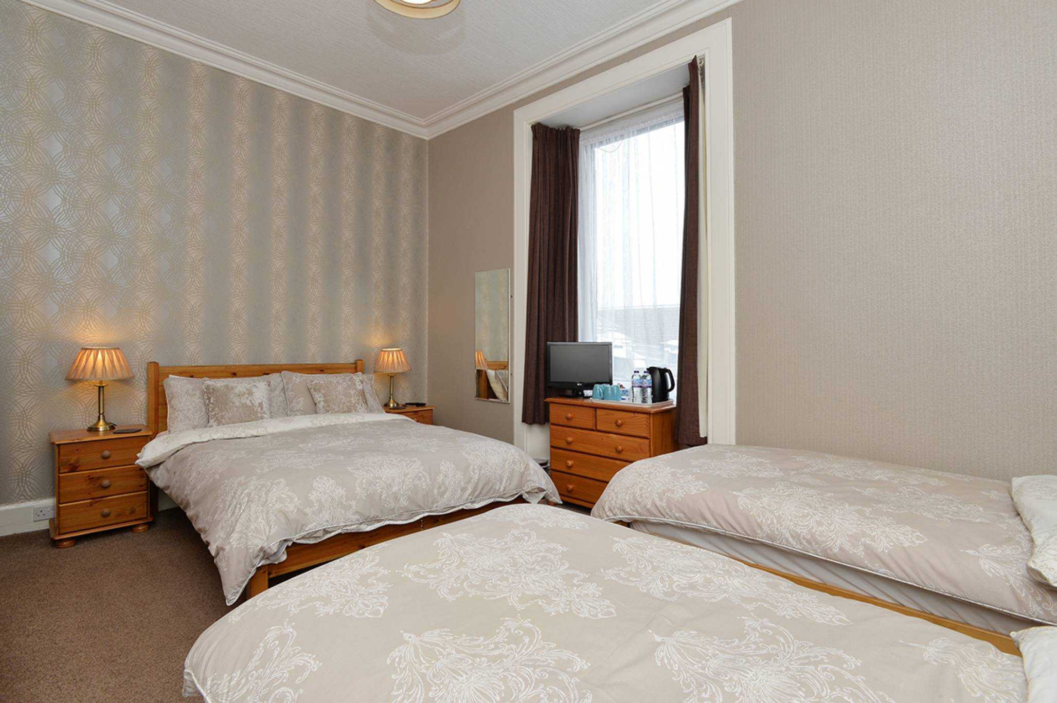 Heidl Guest House, 43 York Place, Perth, PH2 8EH