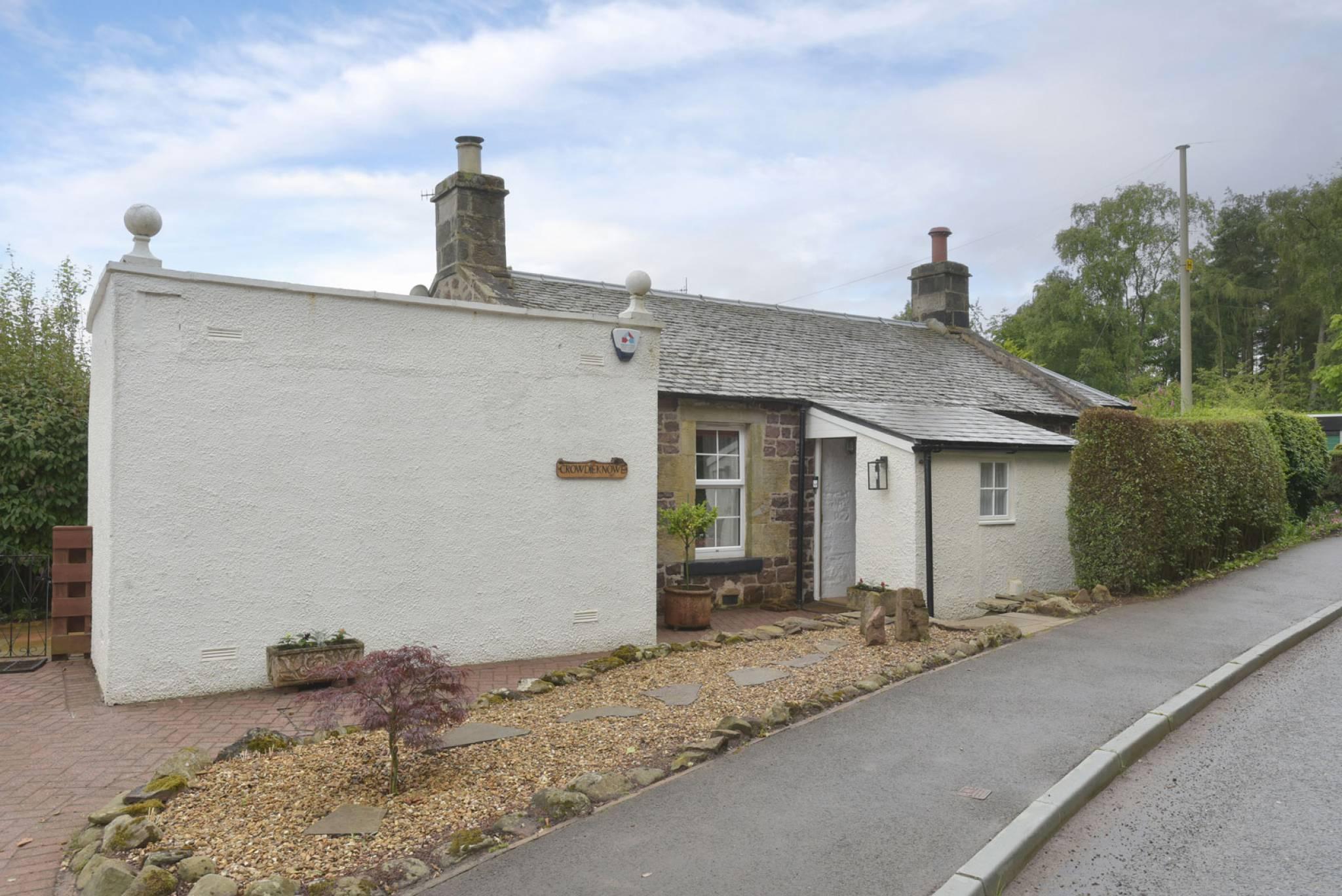Crowdieknowe Cottage Belwood Road, Glencorse, Penicuik, EH26 0NW