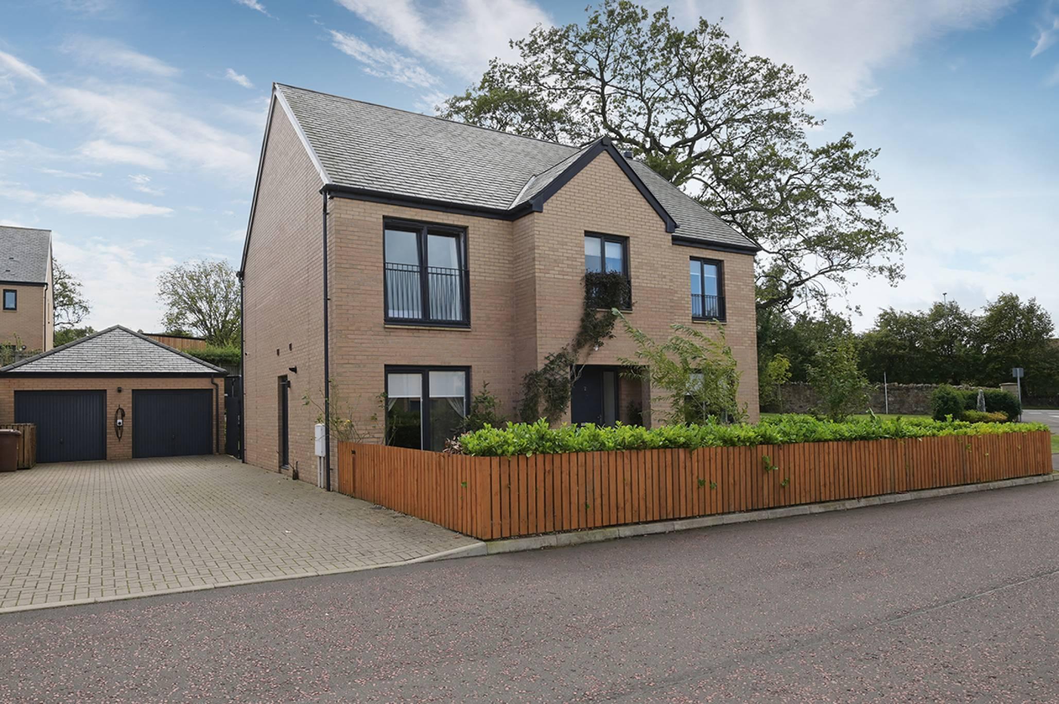 2 Tweedsmuir Gait, Gilmerton, Edinburgh, EH16 4XW