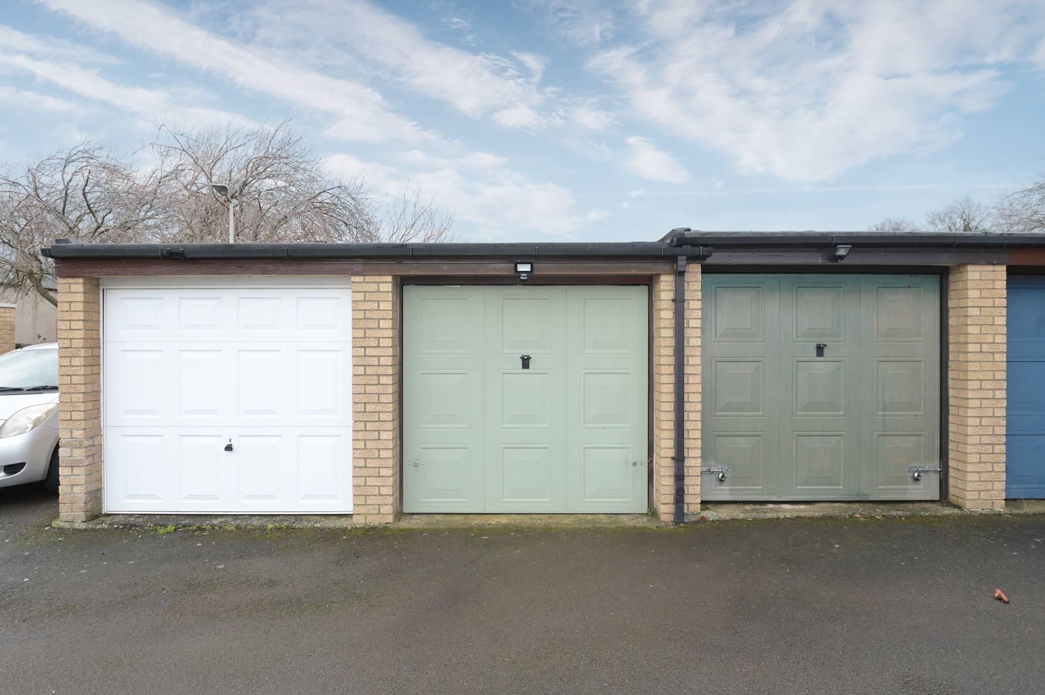 Garage Easter Warriston, Edinburgh, EH7 4QZ