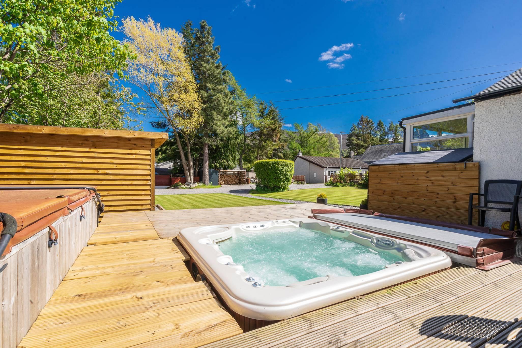 Craiglea Hillside Road, Braemar, AB35 5YU