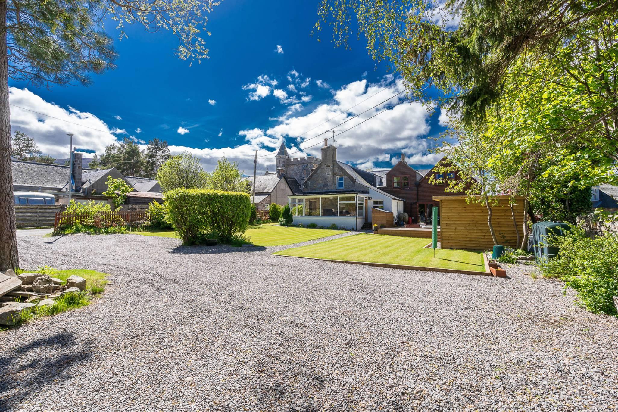 Craiglea Hillside Road, Braemar, AB35 5YU