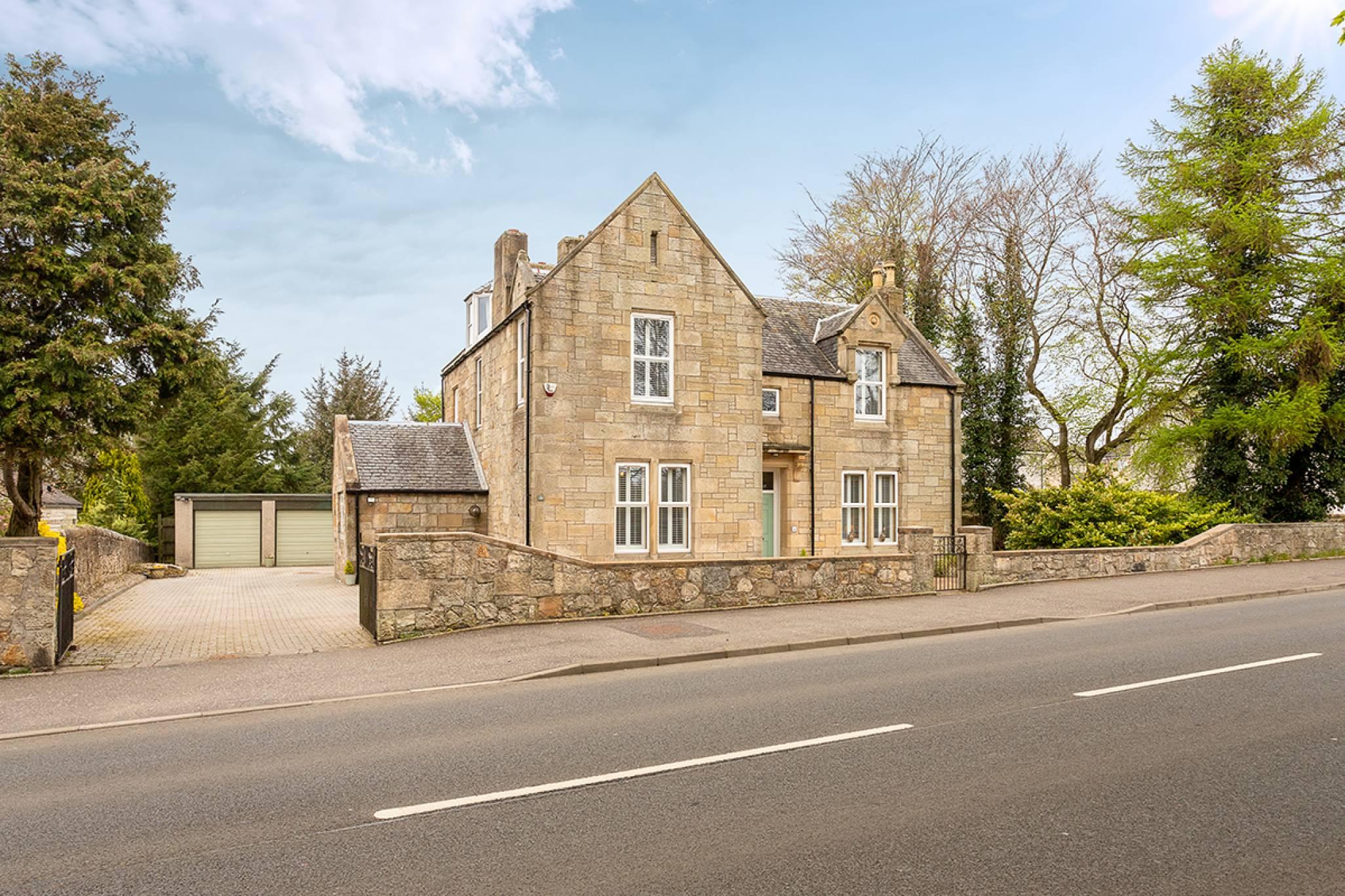 19  Mossgreen, Crossgates, Cowdenbeath, KY4 8BU
