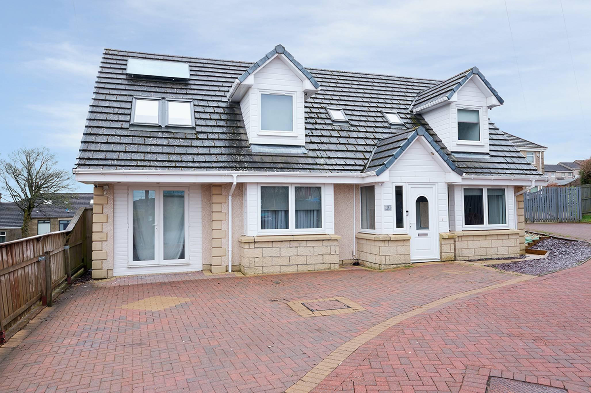 8 Minthill Place, Harthill, ML7 5PE