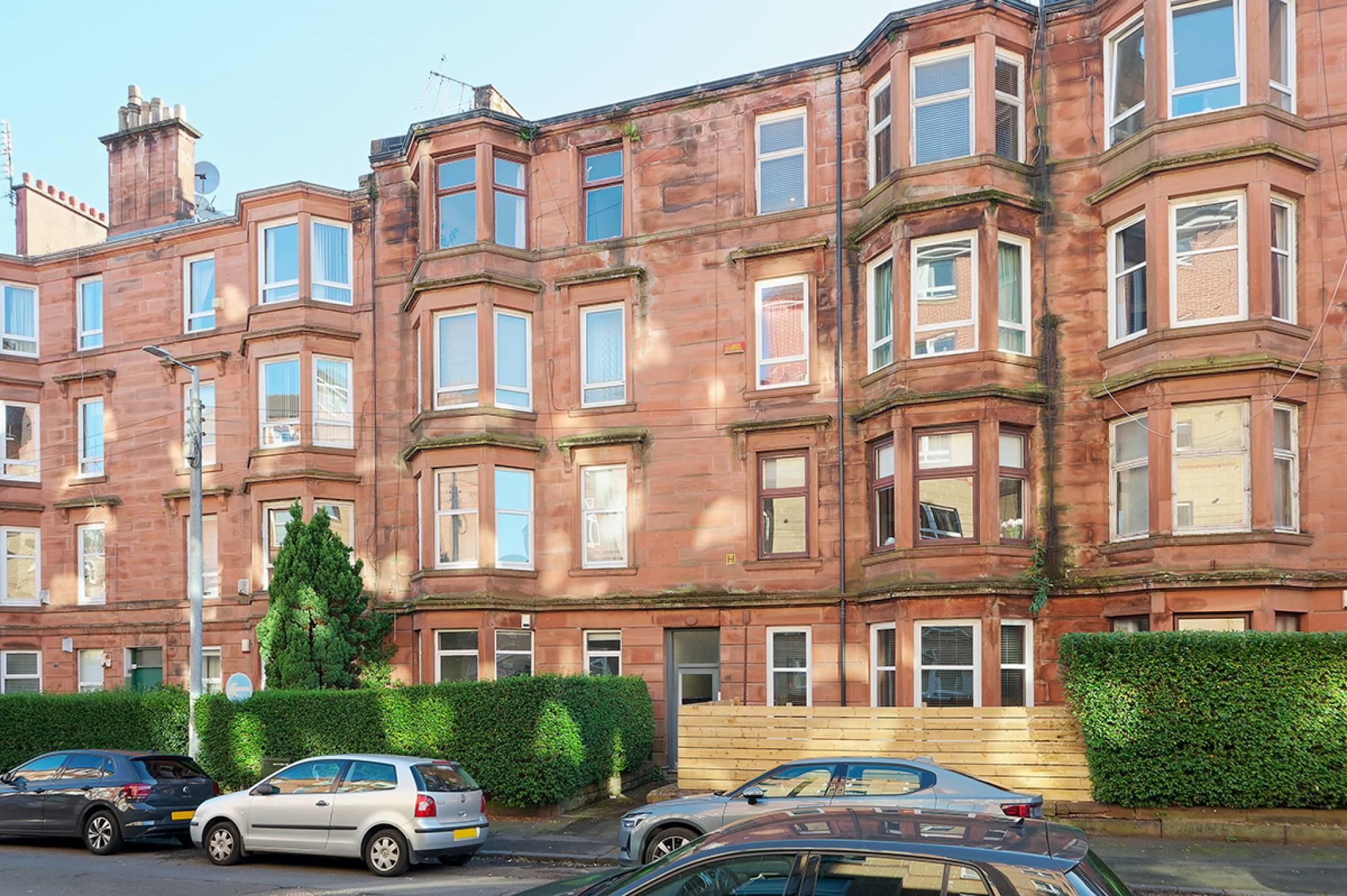 Flat 2/2,  16  Roslea Drive, Dennistoun, Glasgow, G31 2LG